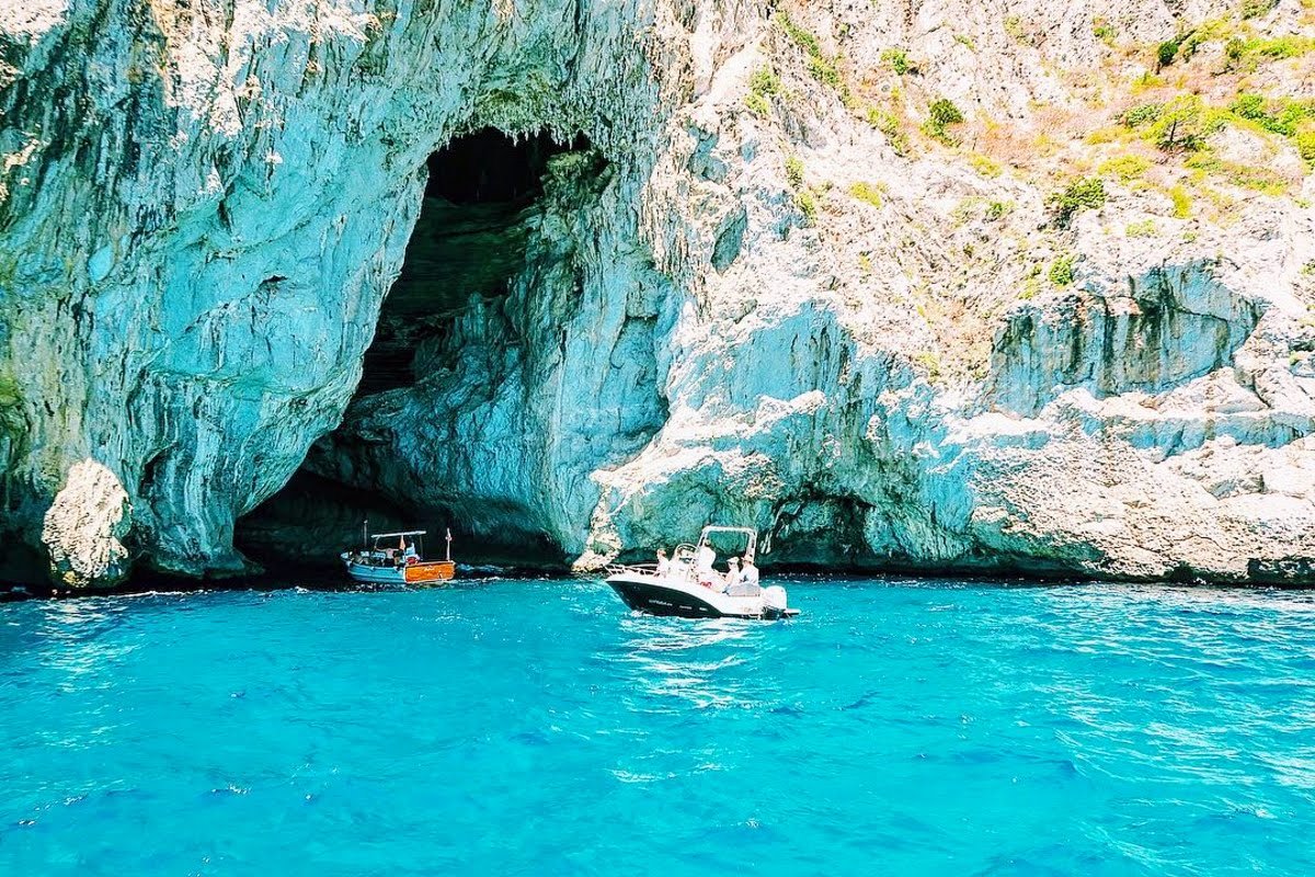 Capri | LAT.40