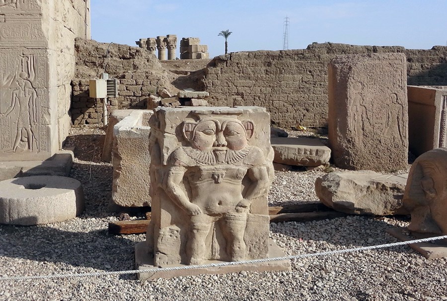 Dendera | LAT.40