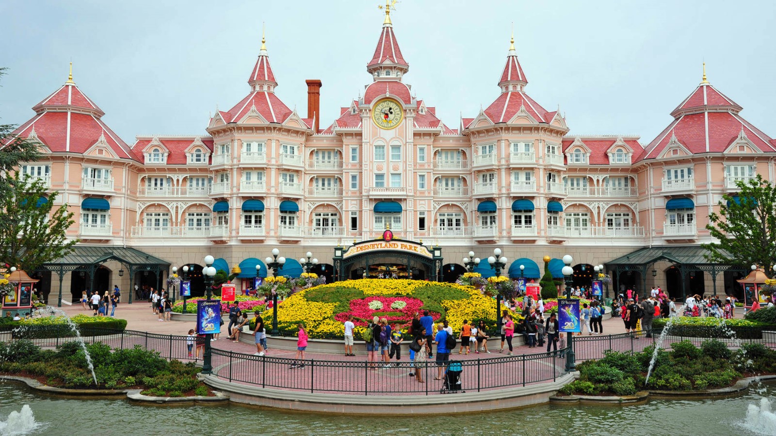 Disneyland Paris | LAT.40