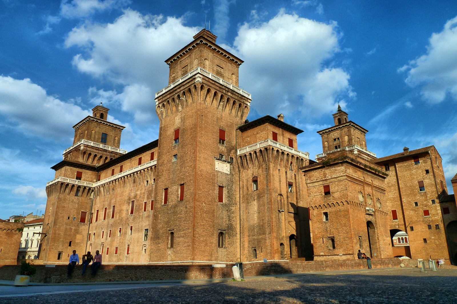 Ferrara | LAT.40