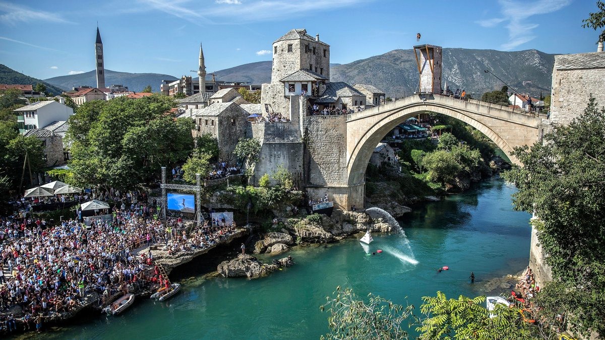 Bosnia-Herzegovina | LAT.40