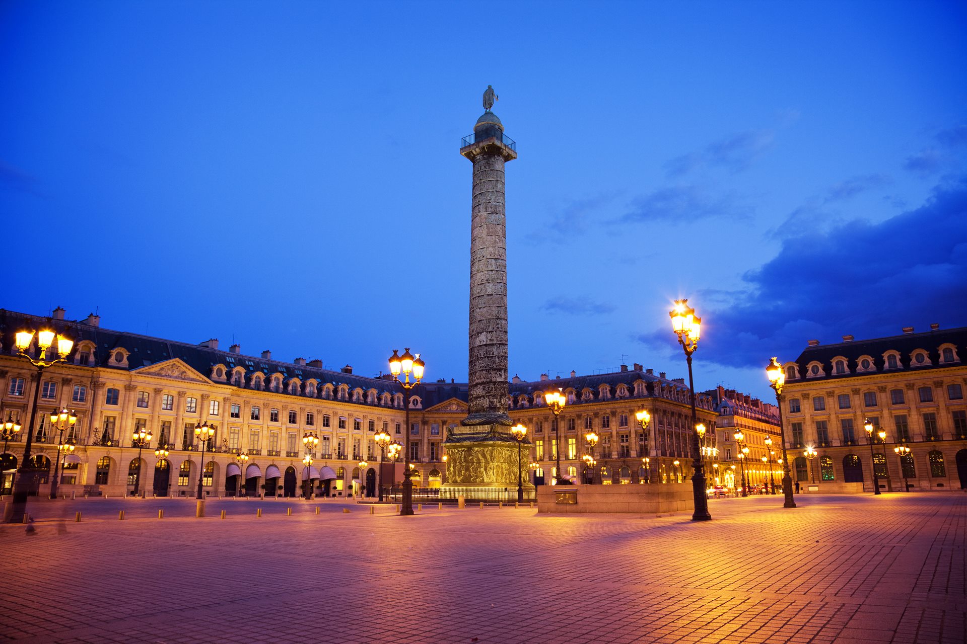 Paris | LAT.40