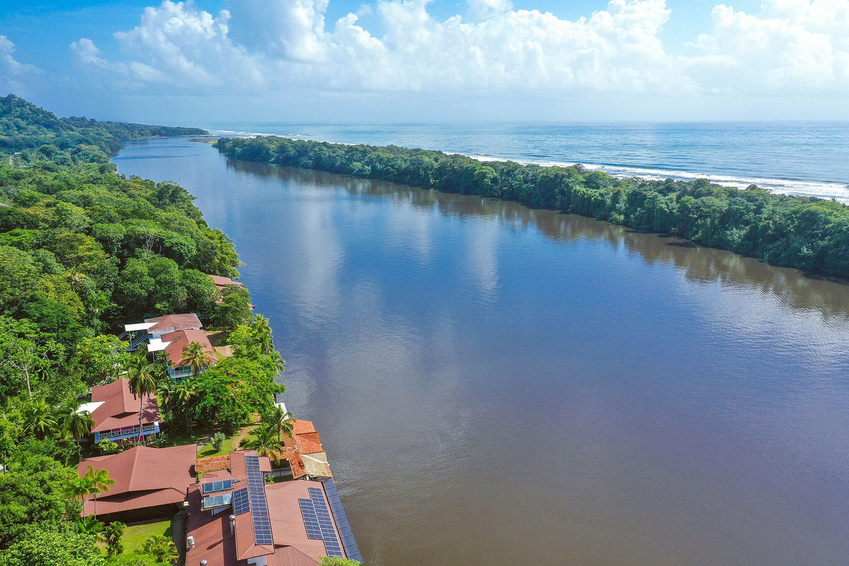 Tortuga Lodge and Gardens by Böëna en Tortuguero