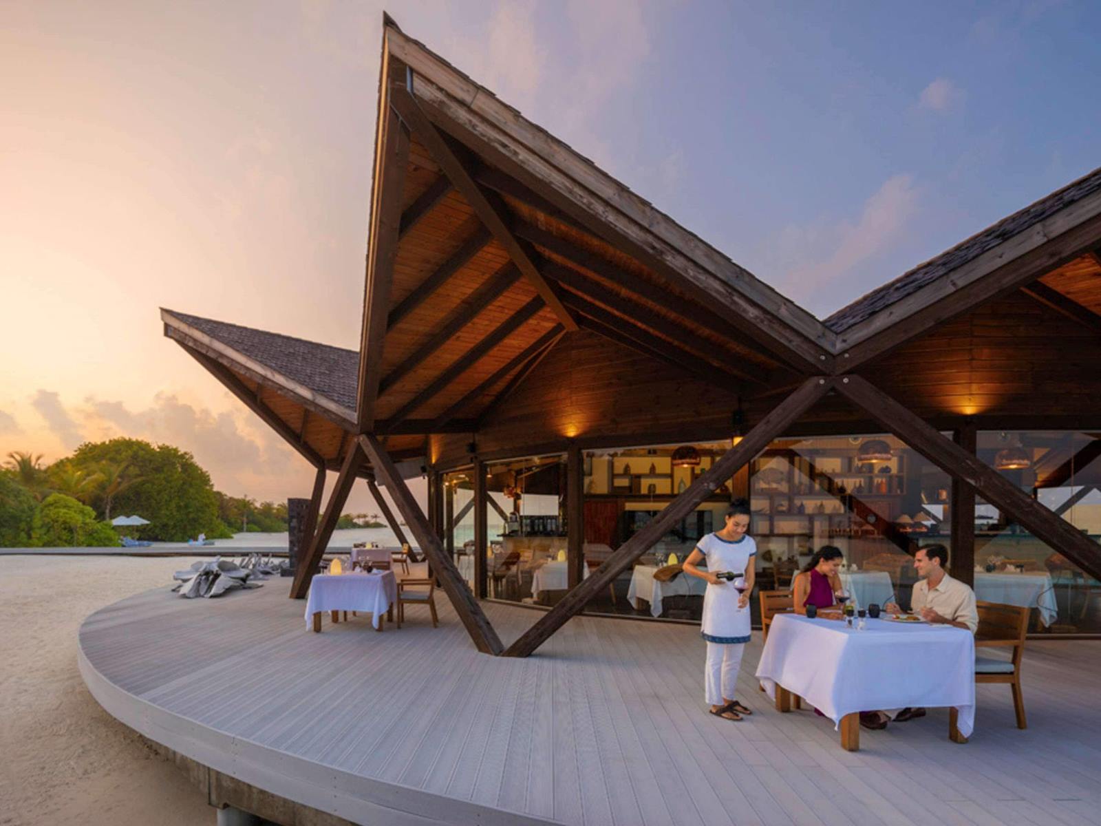 Mövenpick Resort Kuredhivaru Maldives en Noonu Atoll