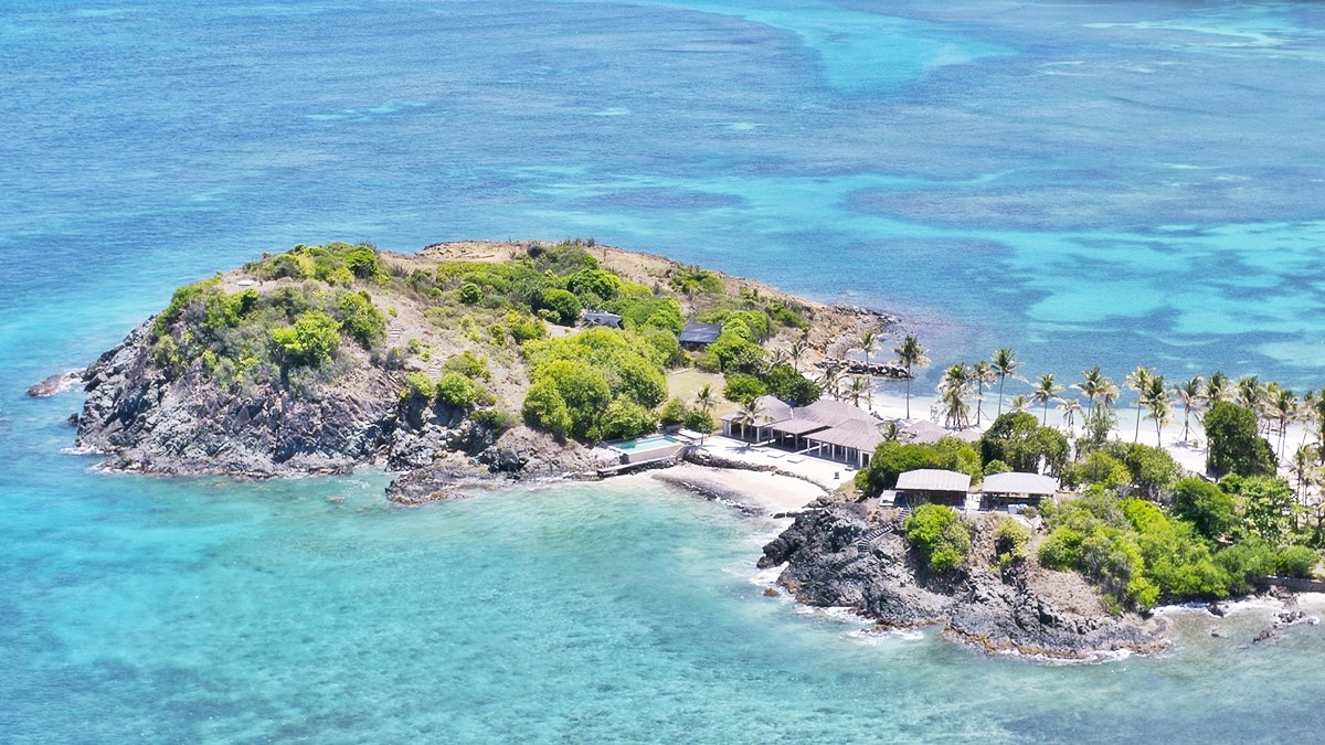 Mustique | LAT.40