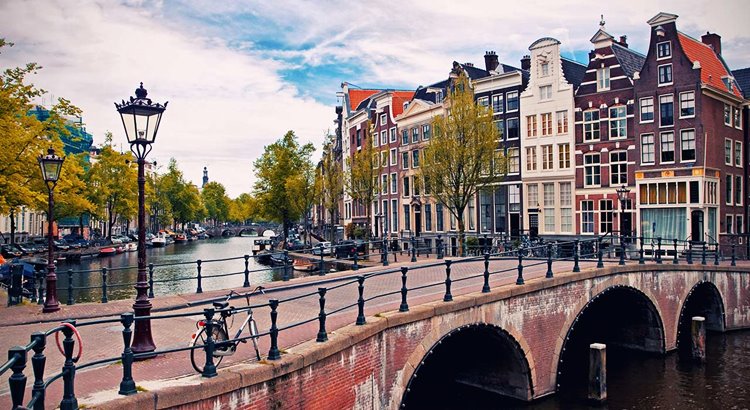 Amsterdam | LAT.40