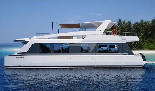 Over Reef Yate Privado en Maldivas