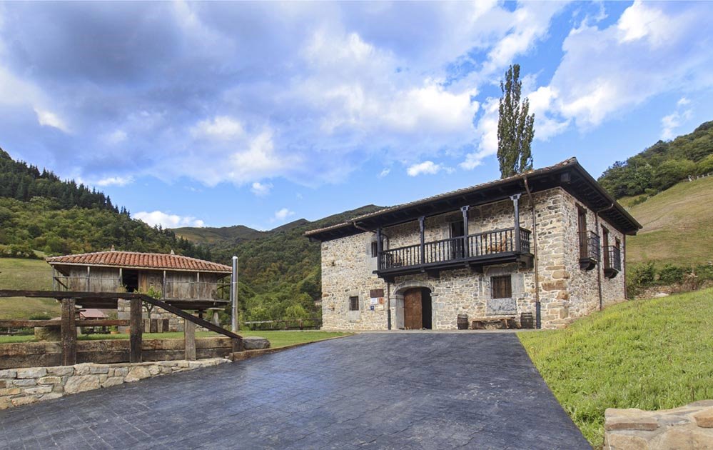 Casona de El Castañiu en Spain