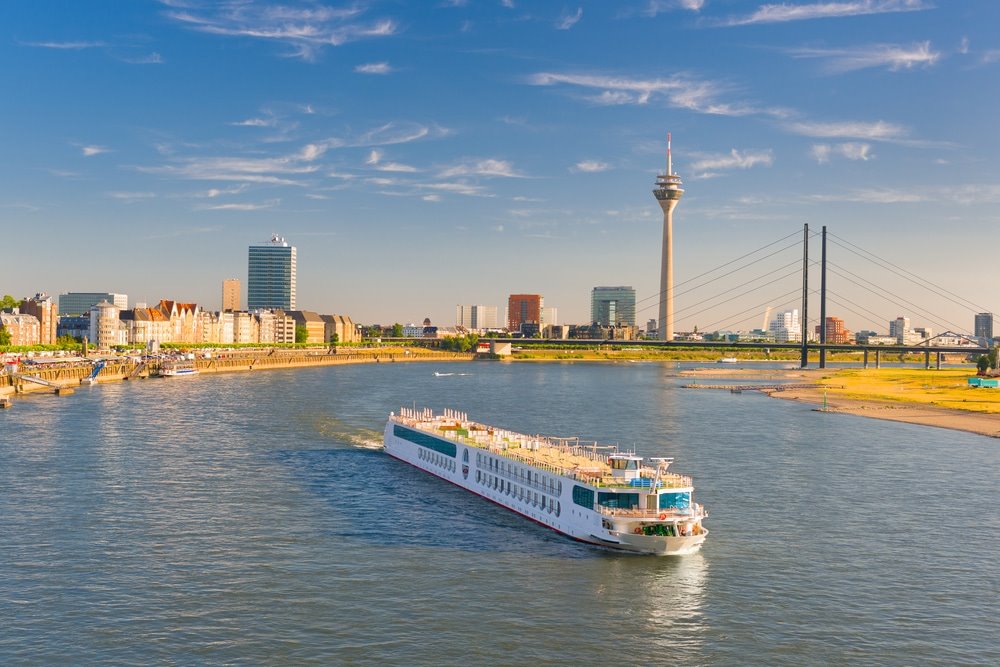Dusseldorf | LAT.40