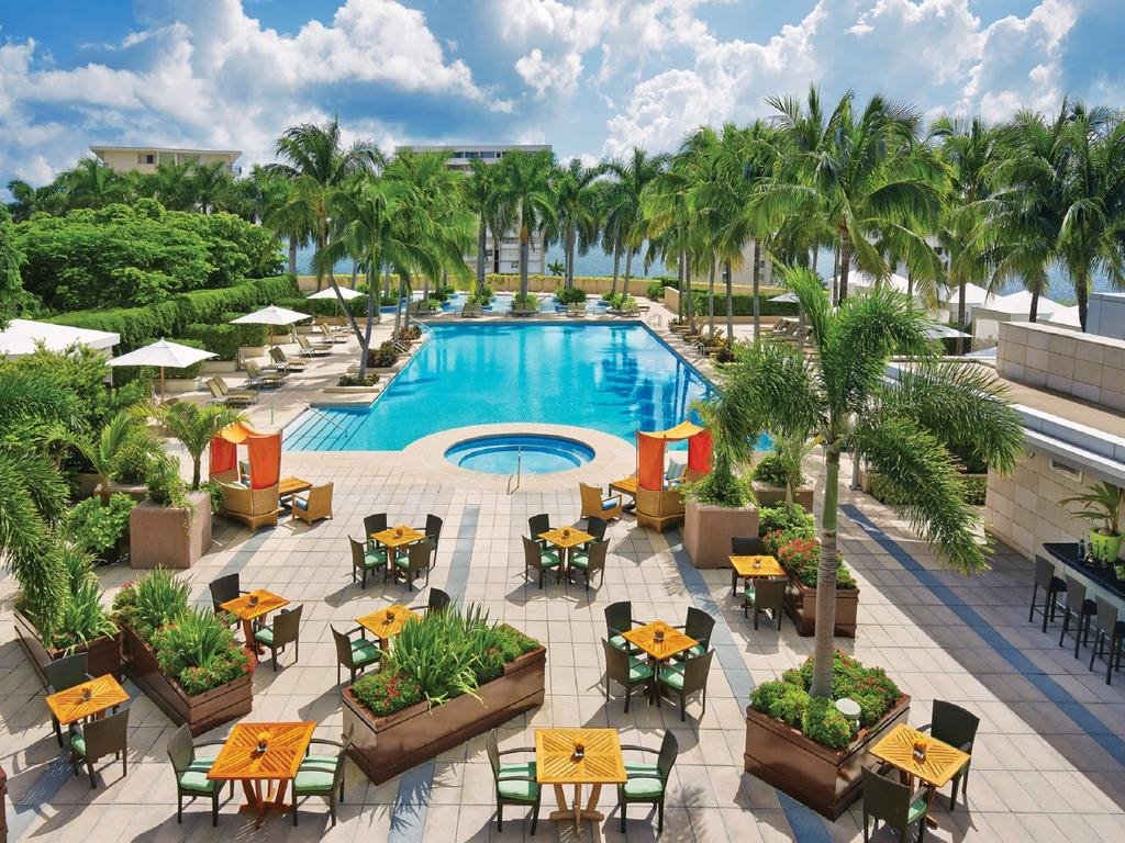 Four Seasons Hotel Miami en su destino