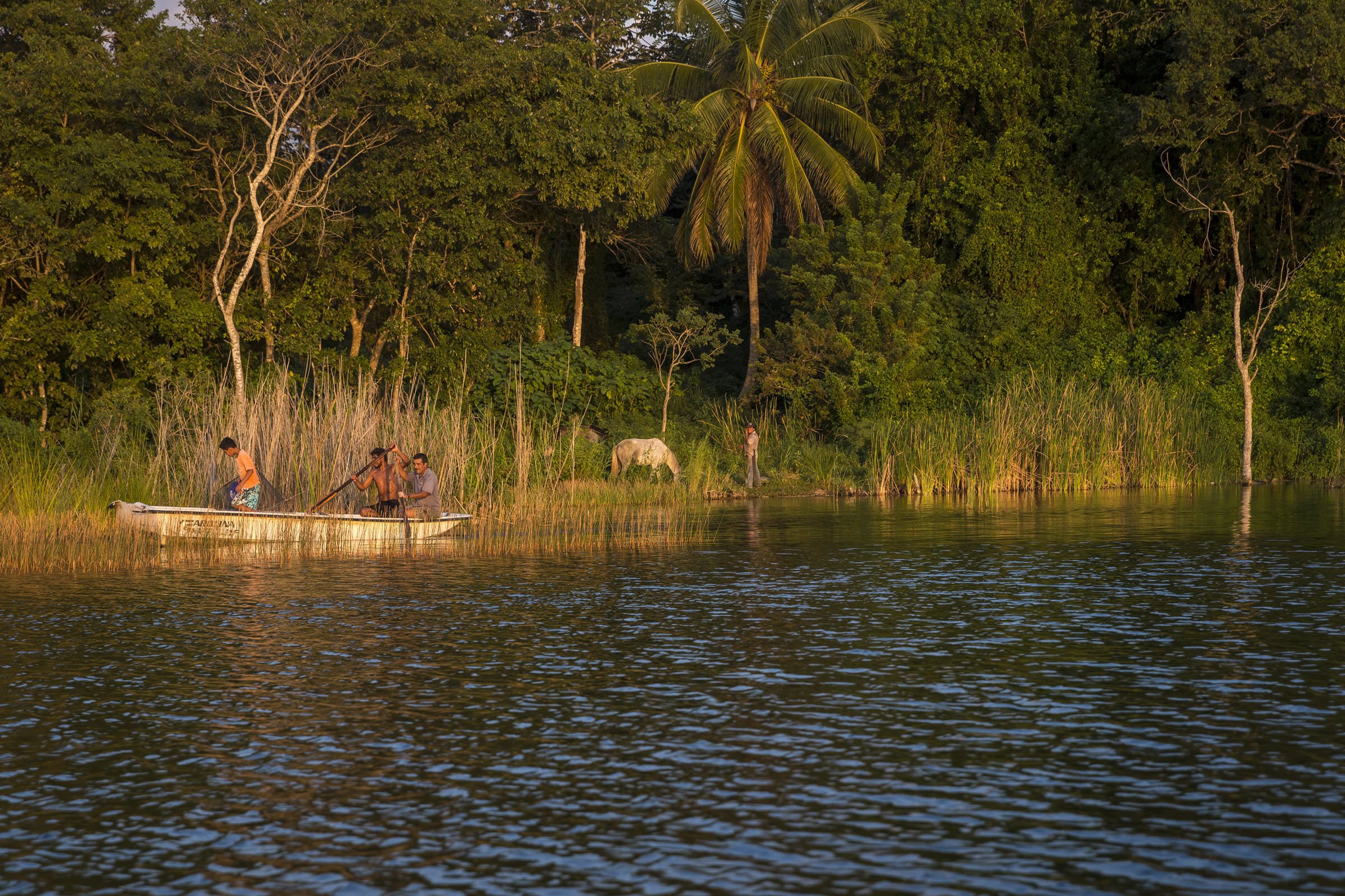 La Lancha en Lago Petén Itzá