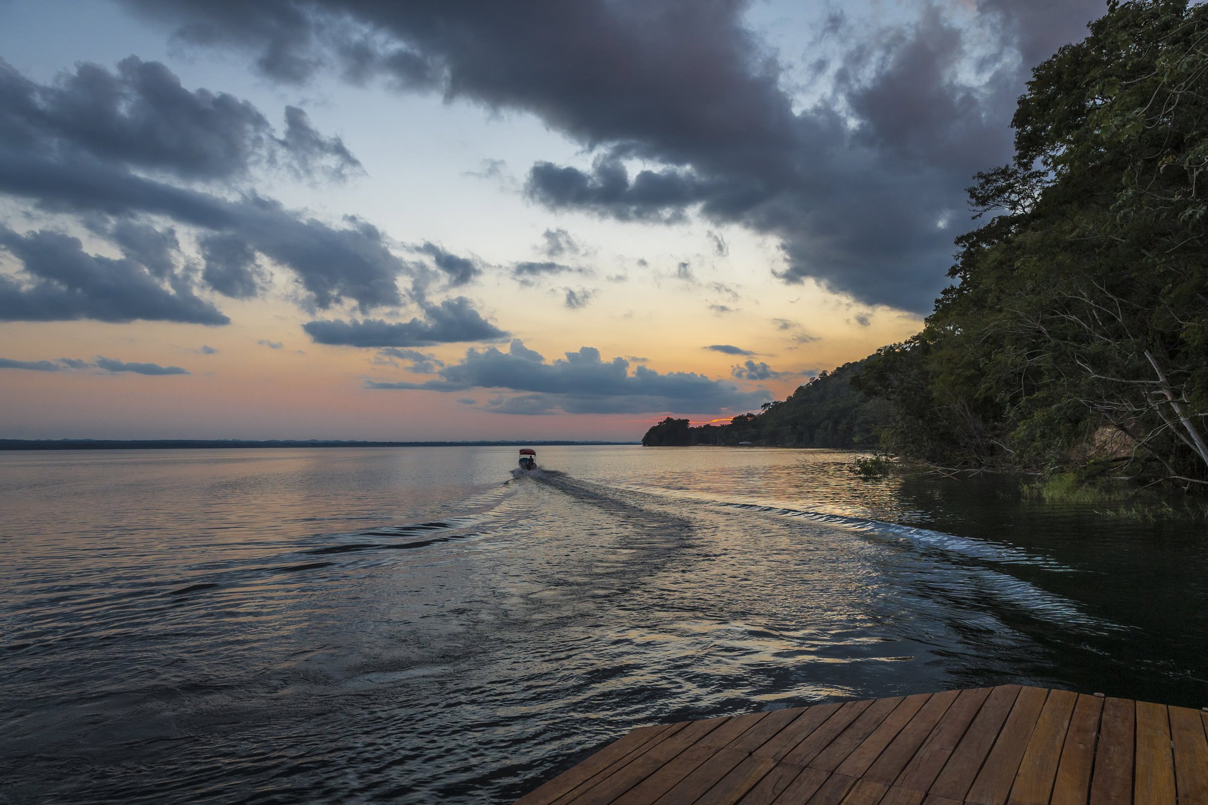 La Lancha en Lago Petén Itzá