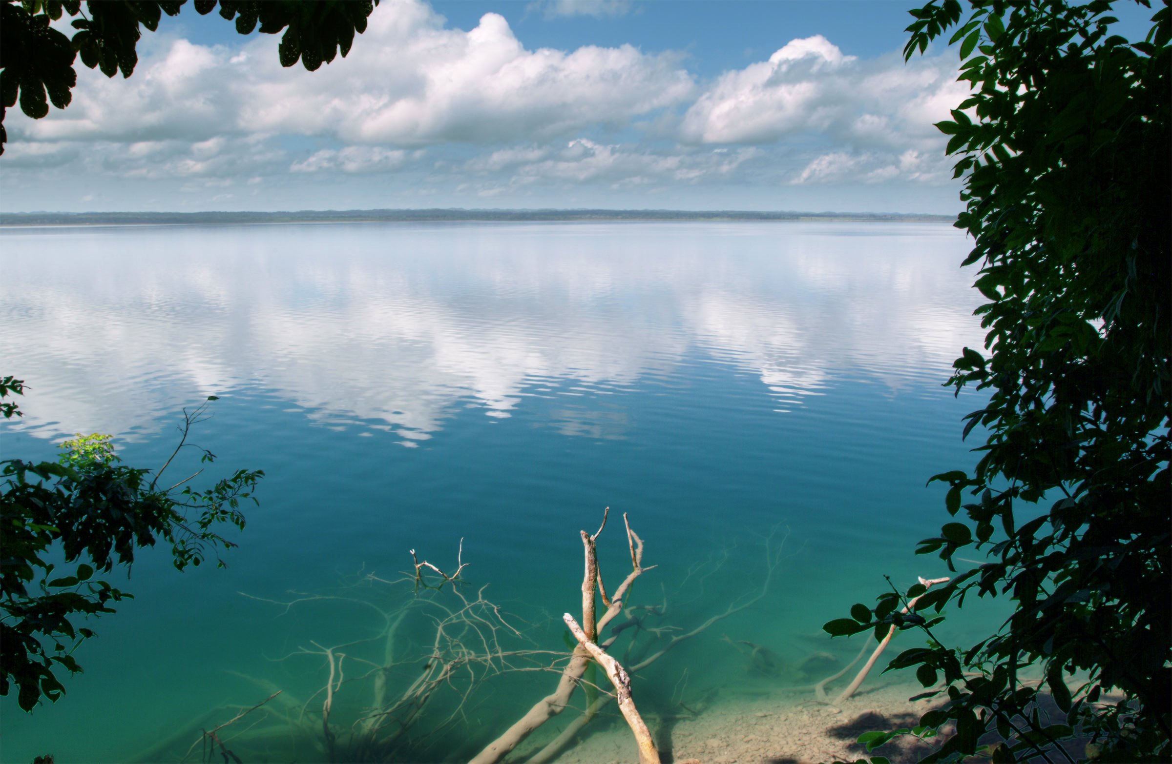 La Lancha en Lago Petén Itzá