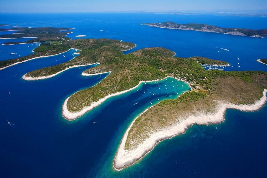 Paklinski Islands | LAT.40