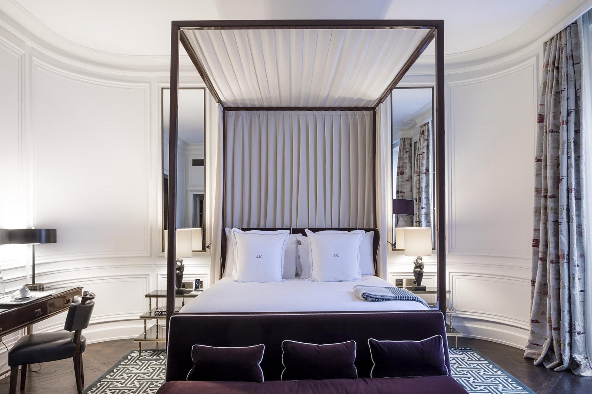 J.K. Place Paris en su destino