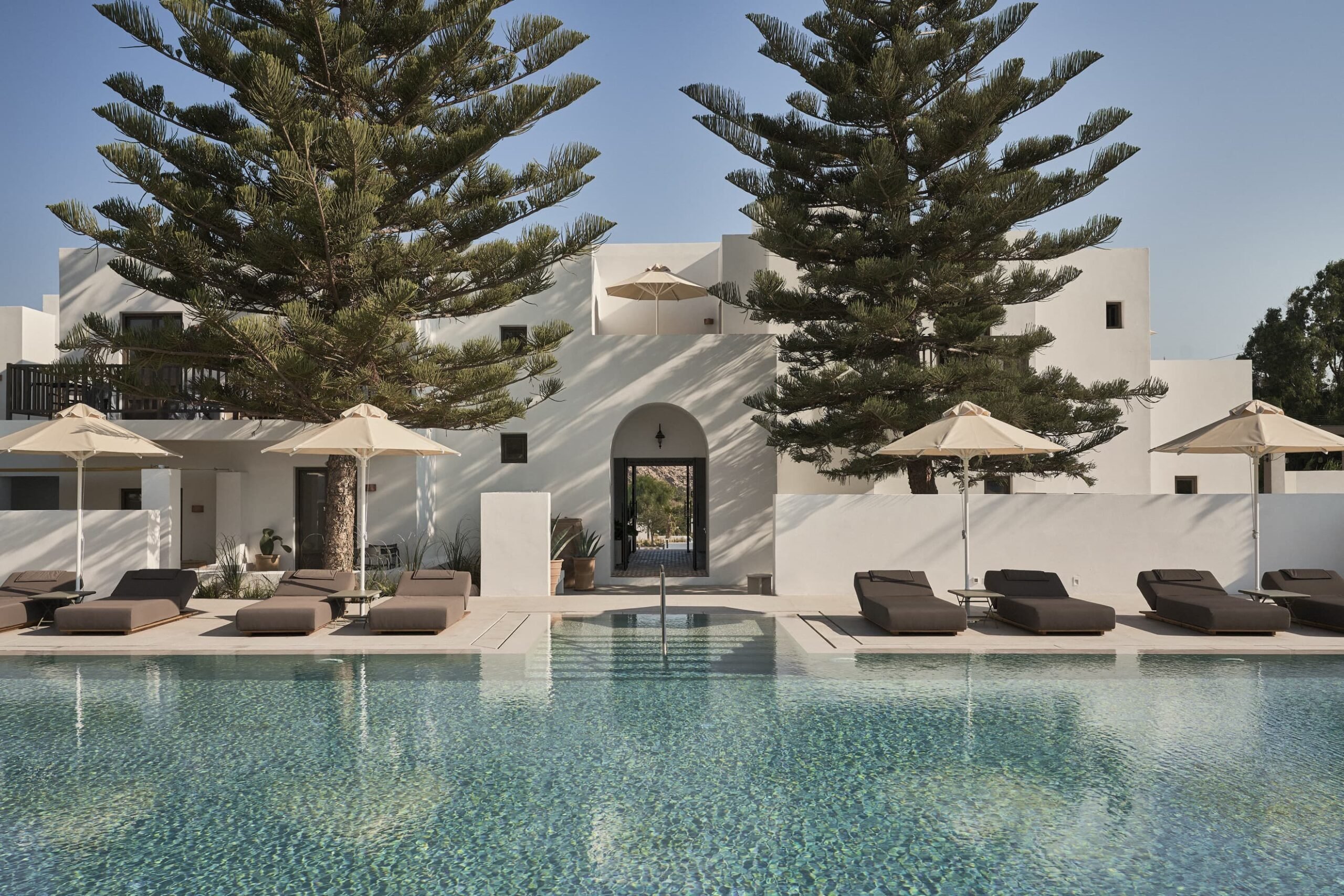 Parilio Hotel Paros en su destino