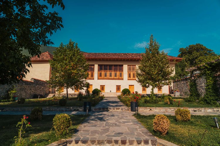 Sheki | LAT.40