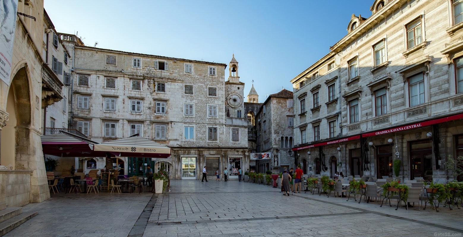 Split | LAT.40