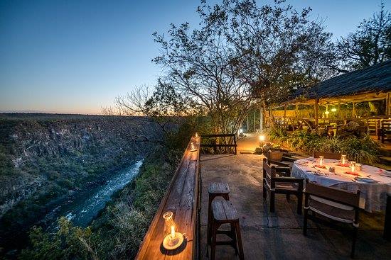 Taita Falcon Lodge en su destino