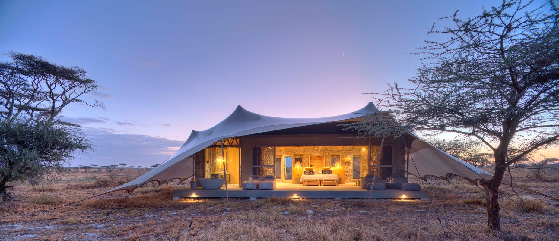 Namiri Plains Camp en su destino