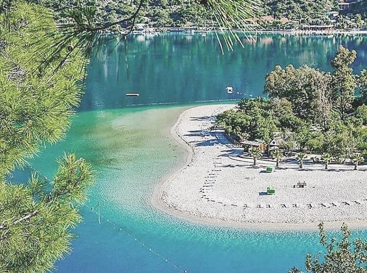 Manastir Cove