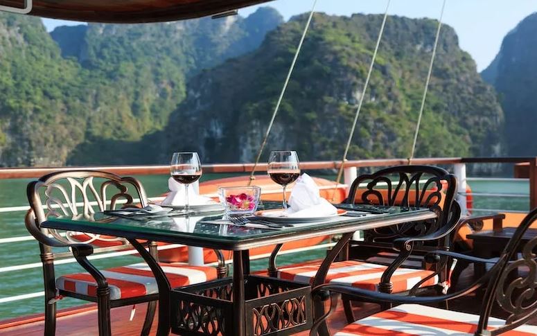 L'Azalee Private Charter en Halong