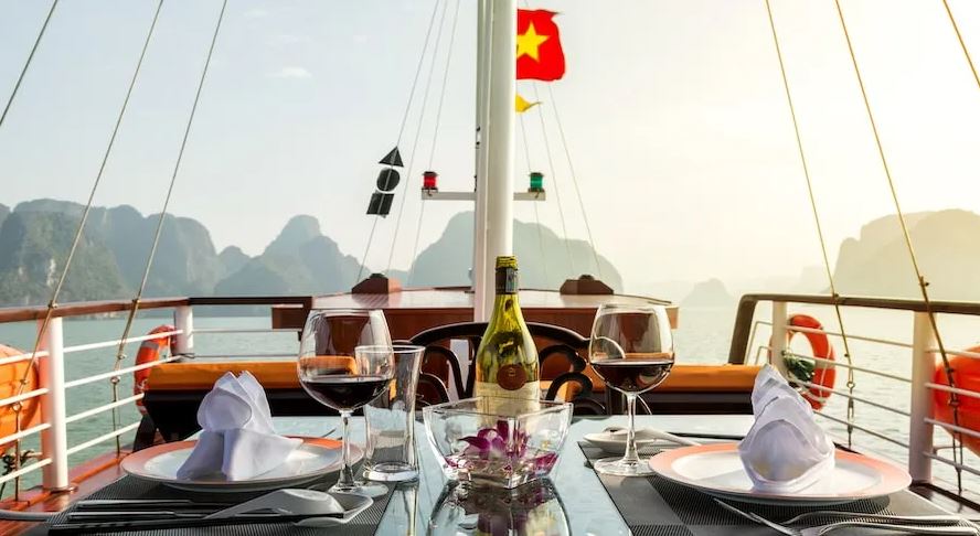 L'Azalee Private Charter en Halong