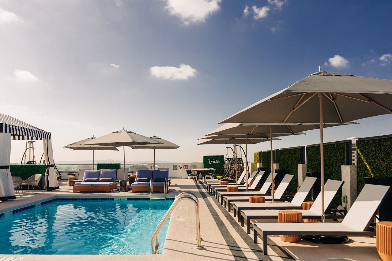 Montrose West Hollywood en su destino