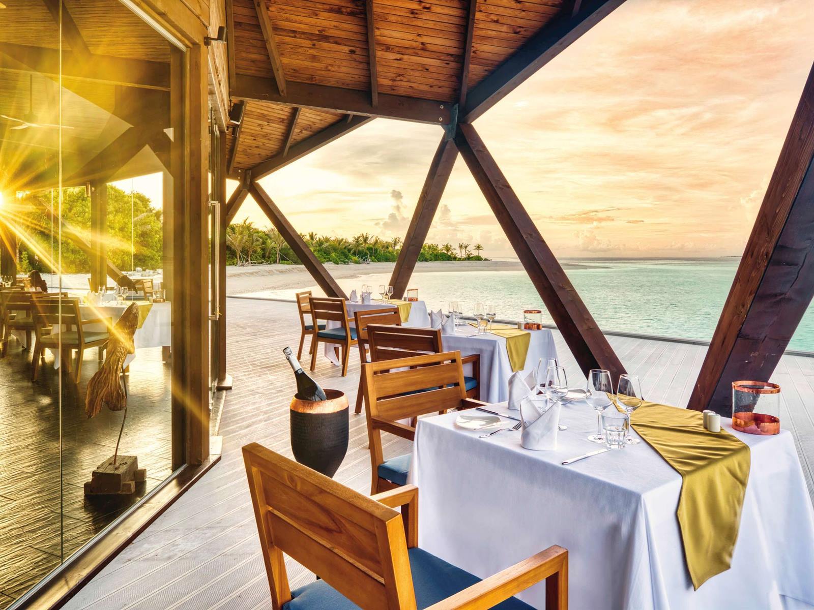 Mövenpick Resort Kuredhivaru Maldives en Noonu Atoll