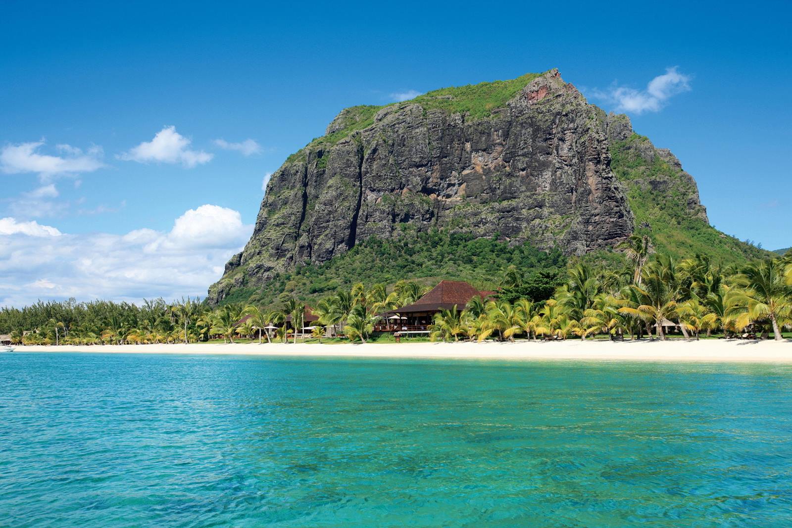 Exclusivas Navidades en Isla Reunion y Mauricio * LUX Le Morne diseñado por LAT.40