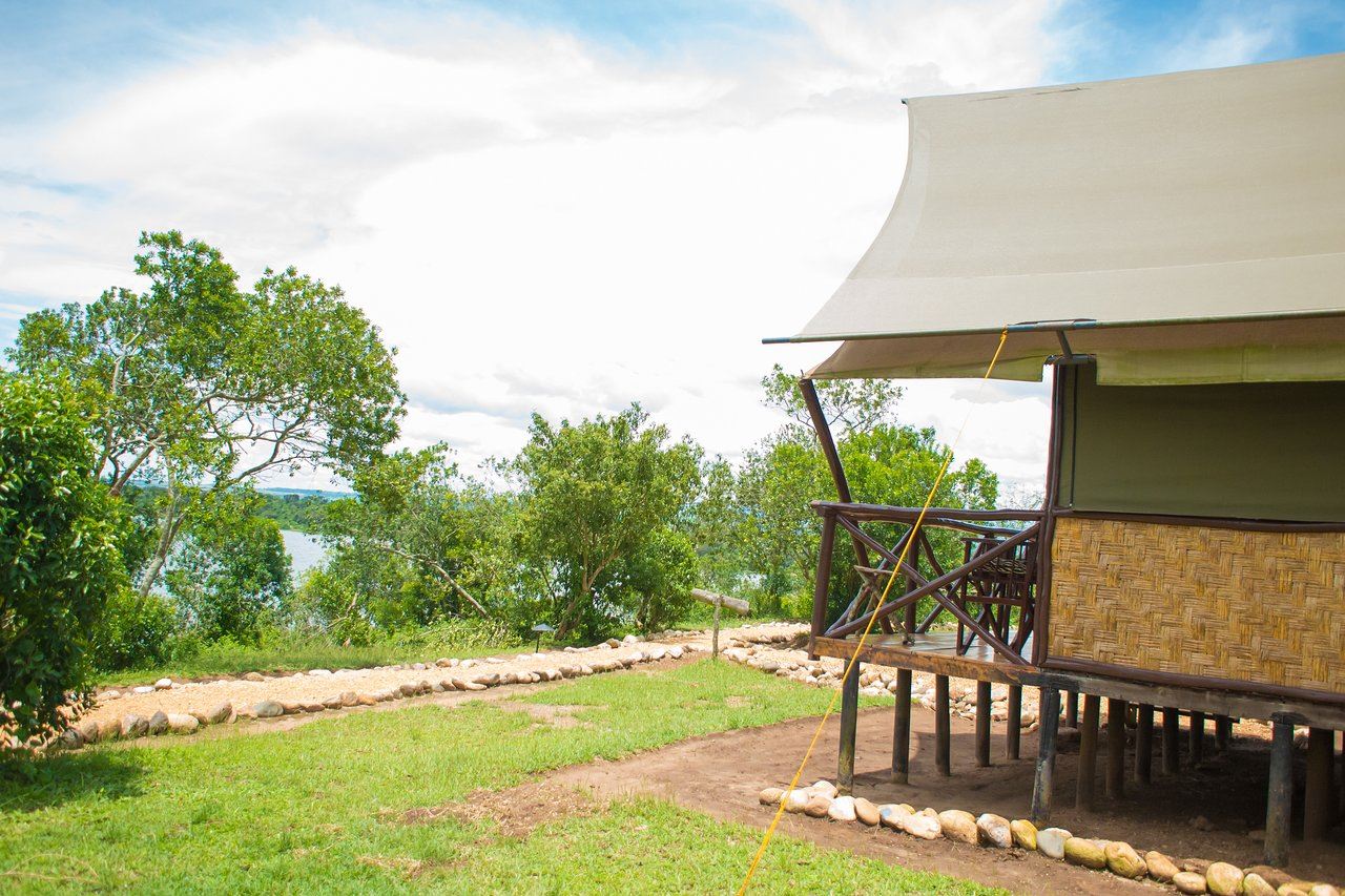 Queen Elizabeth Bush Lodge  | LAT.40