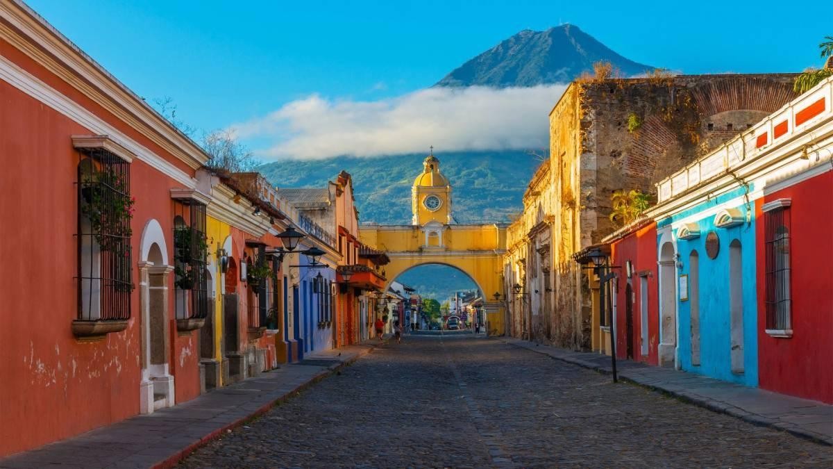 Antigua  | LAT.40