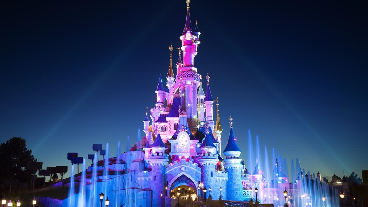 Disneyland Paris | LAT.40