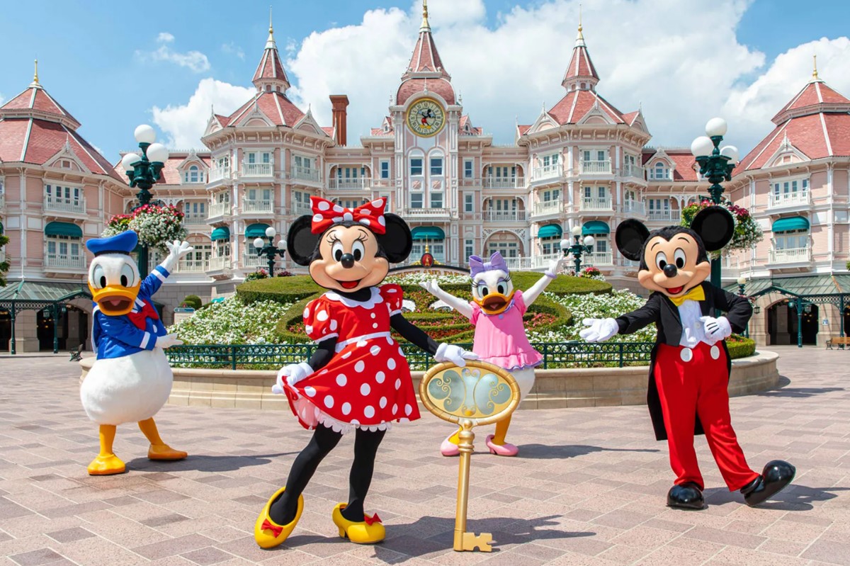 Disneyland Paris | LAT.40