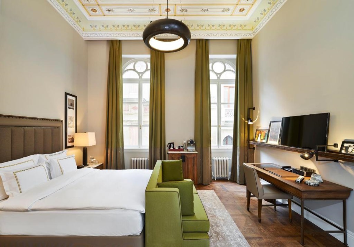 The Bank Hotel Istanbul en su destino