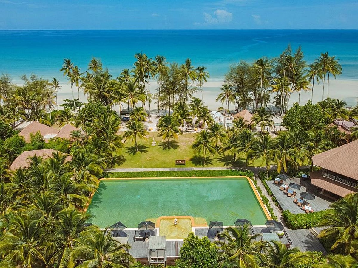 High Season Pool Villa & Spa | LAT.40