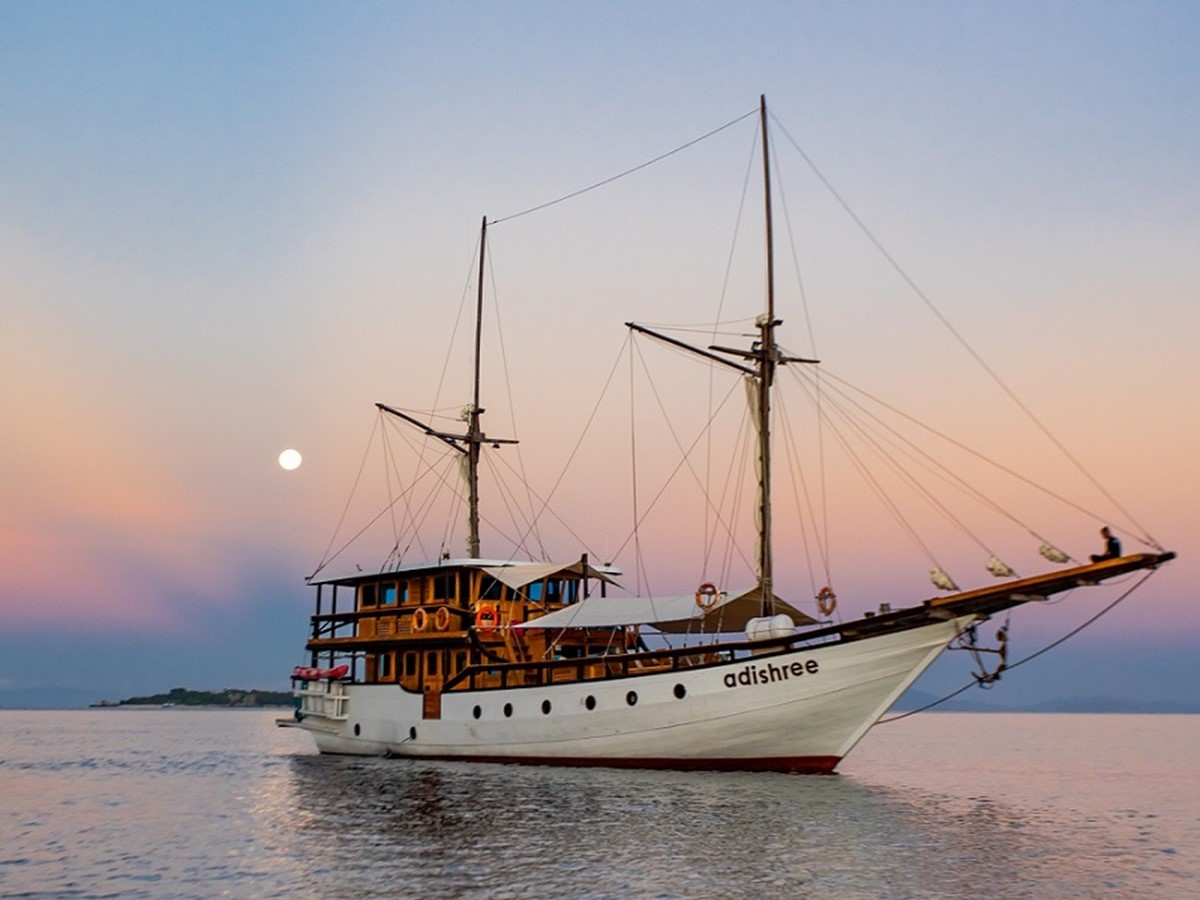 Private Charter Adishree en su destino