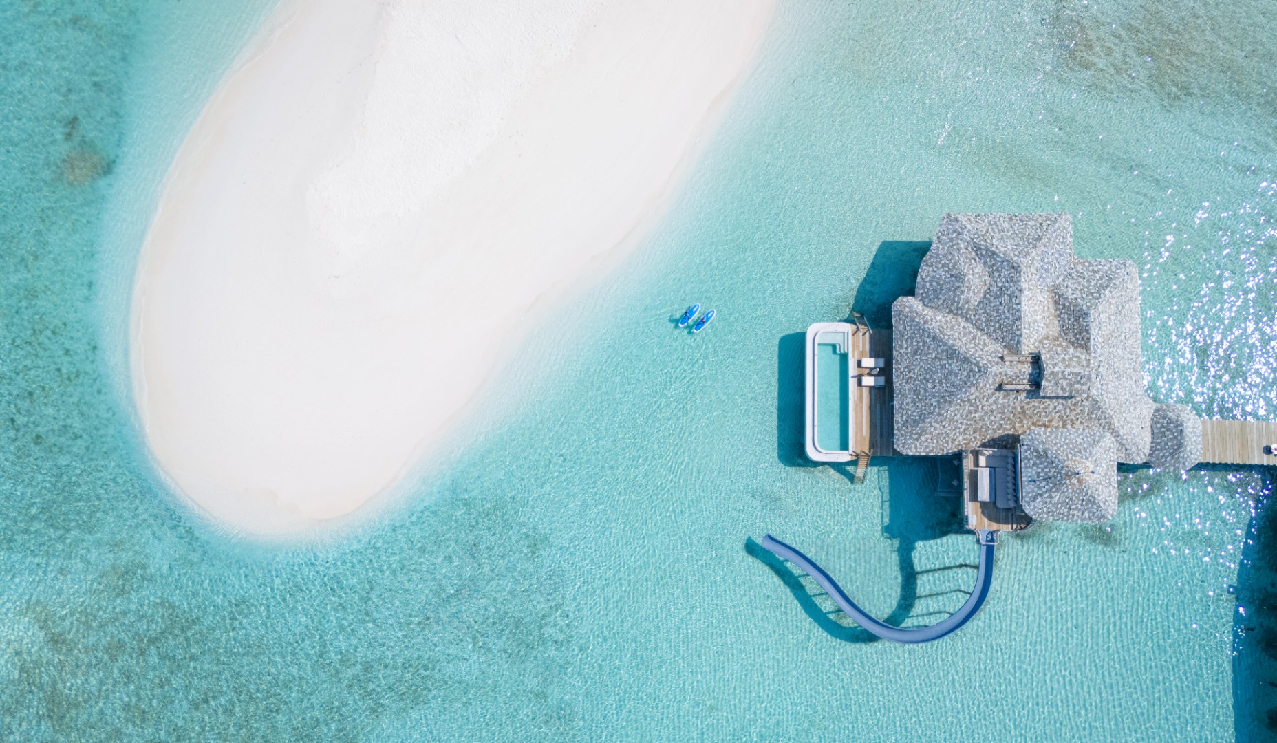 Soneva Secret (Overwater Villa) y Dubai (Four Seasons Dubai) diseñado por LAT.40