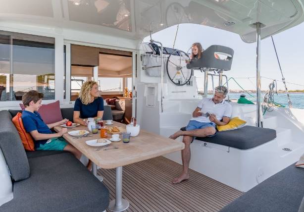 Private Charter Lagoon 40 en Polinesia Francesa
