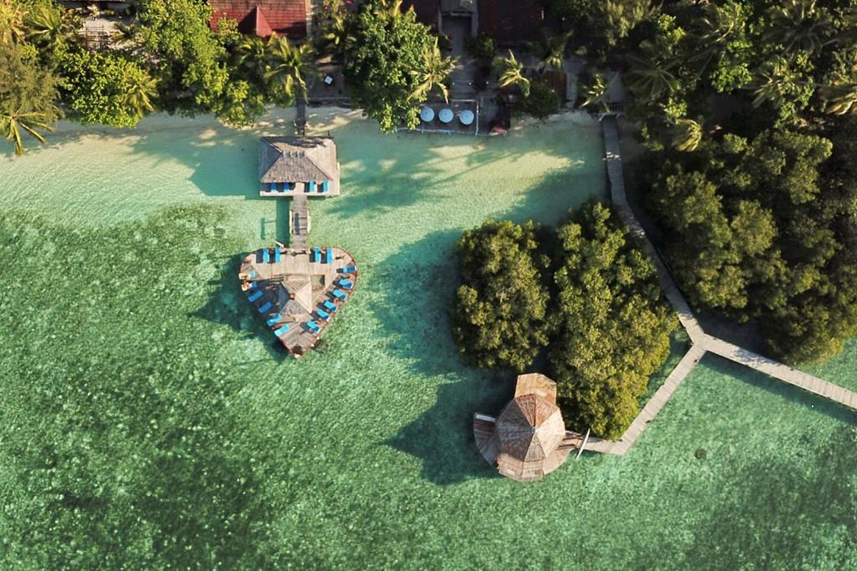 raja ampat dive lodge en su destino