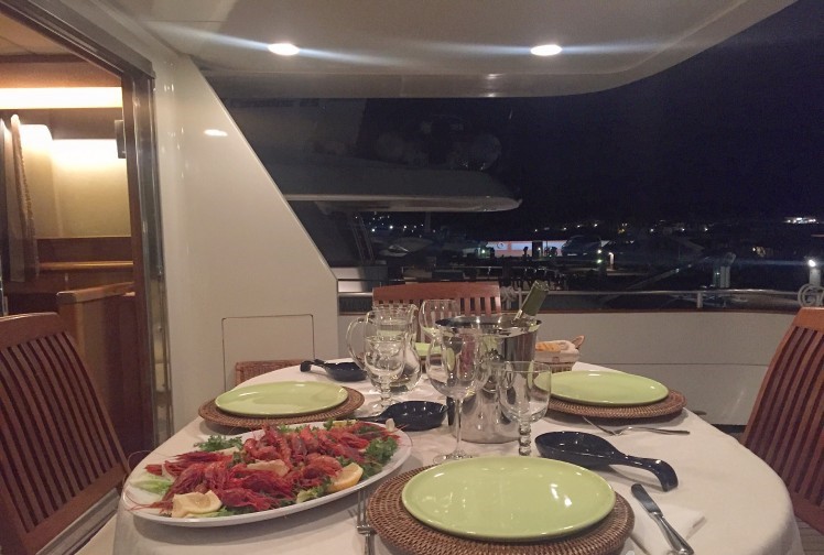 Yate privado Falcon 76 en Cerdeña