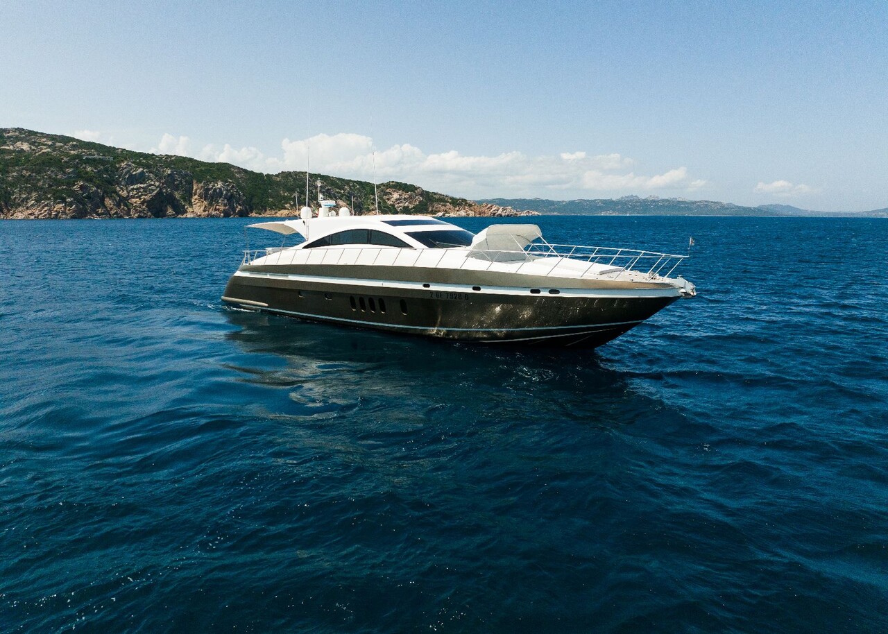 Yate privado Jaguar 76 en su destino