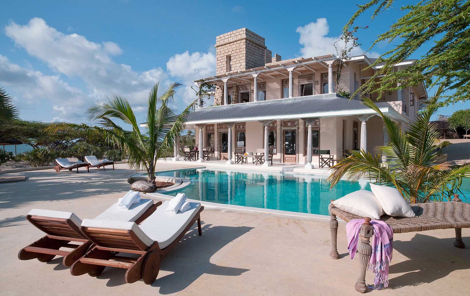 The Majilis House en su destino