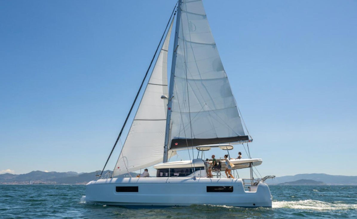 Catamaran Pirvado Lagoon 43 en su destino