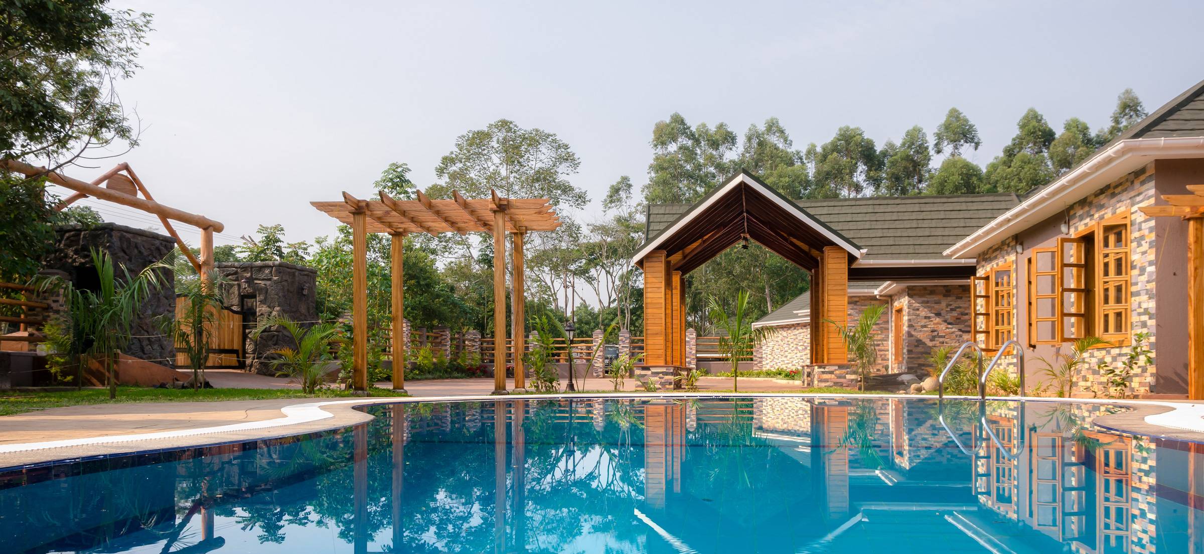 Chimpundu Lodge  | LAT.40
