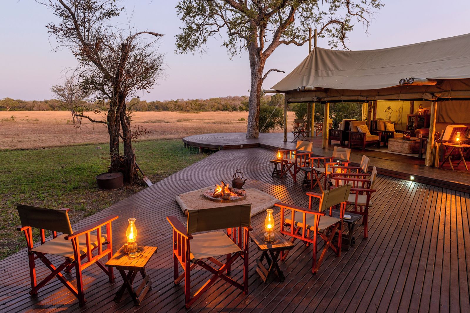 Rhino Walking Safaris en su destino