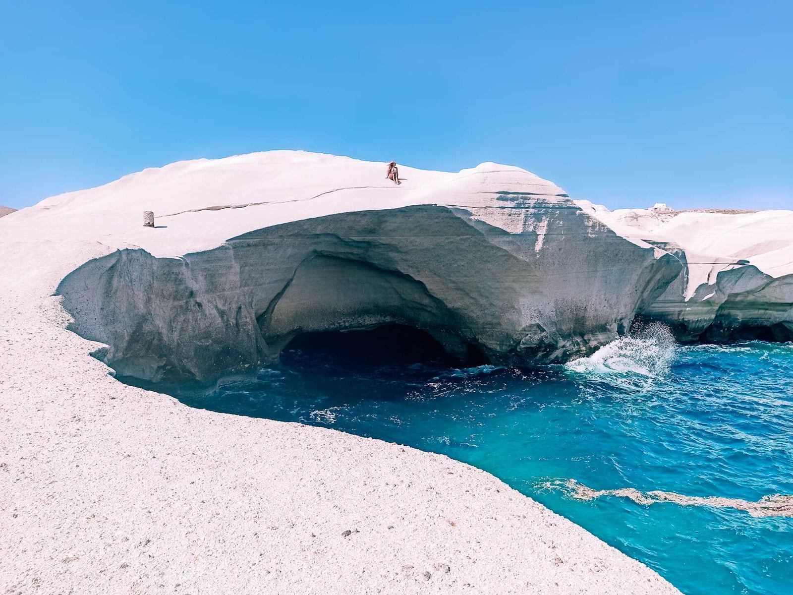 Milos | LAT.40