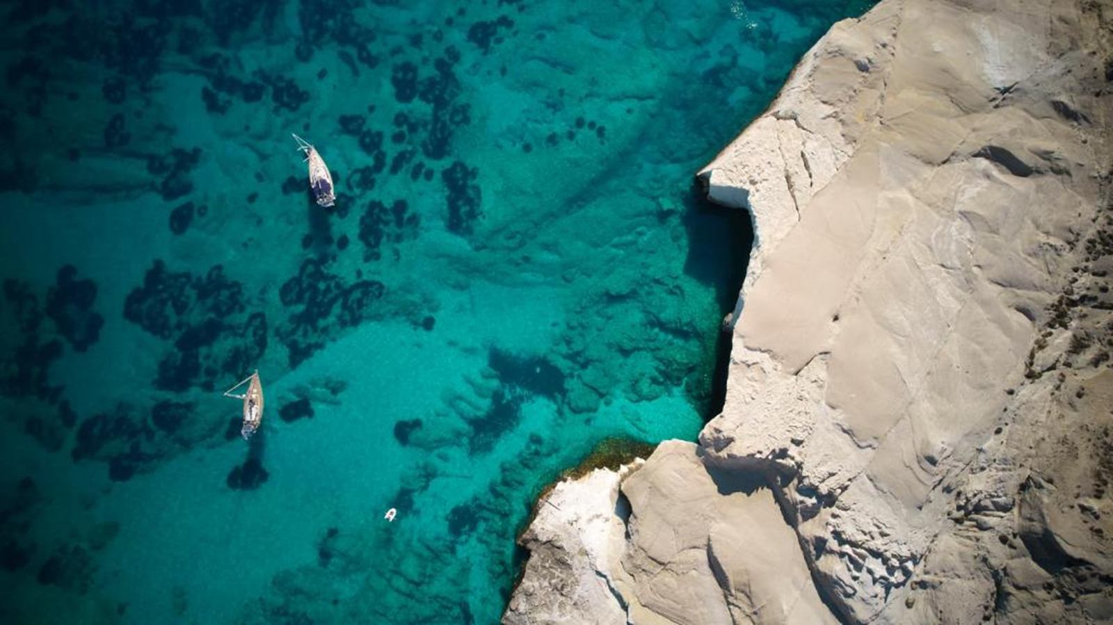 Domes White Coast Milos | LAT.40