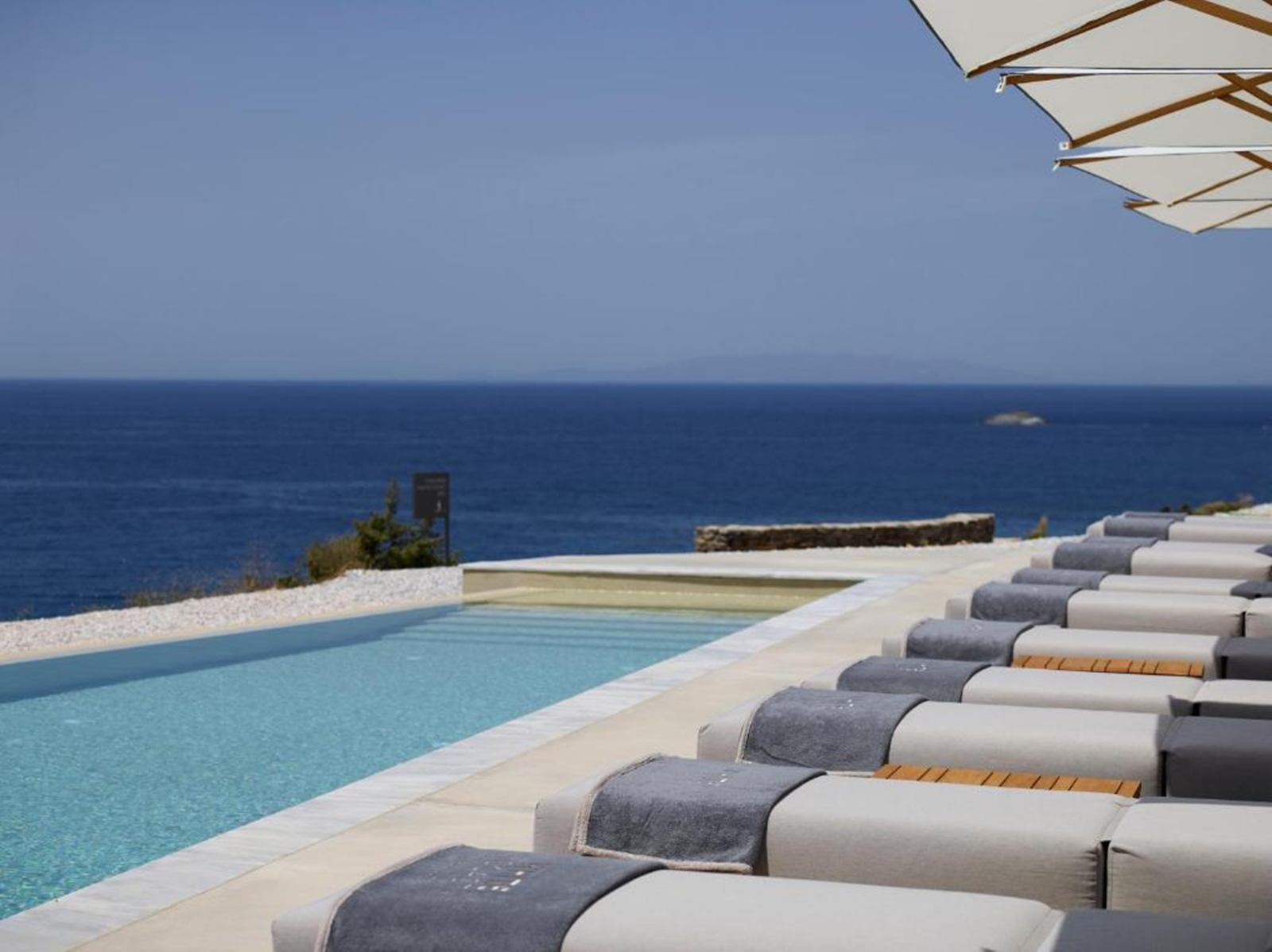 Domes White Coast Milos en Milos