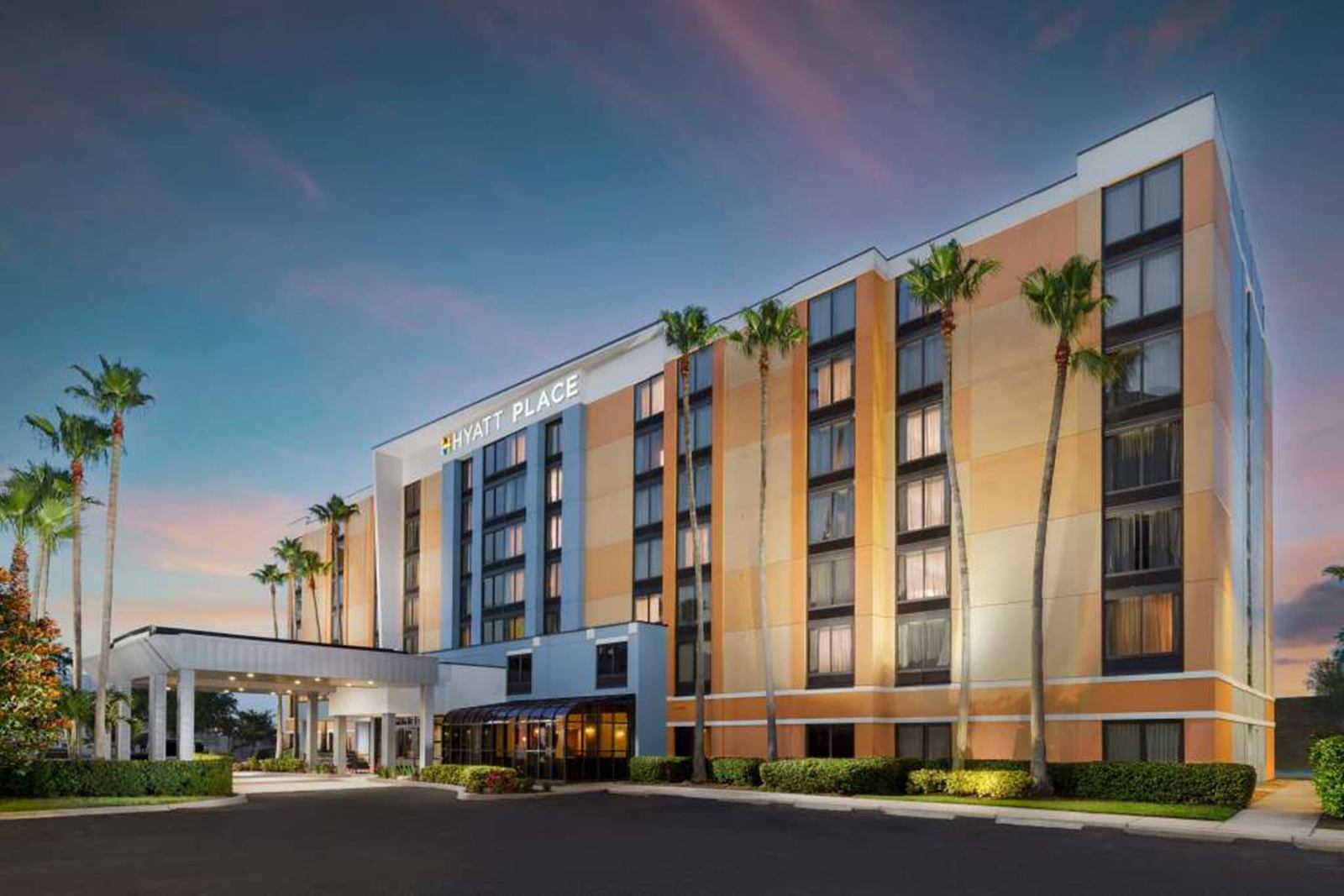 Hyatt Place across from Universal Orlando Resort | LAT.40